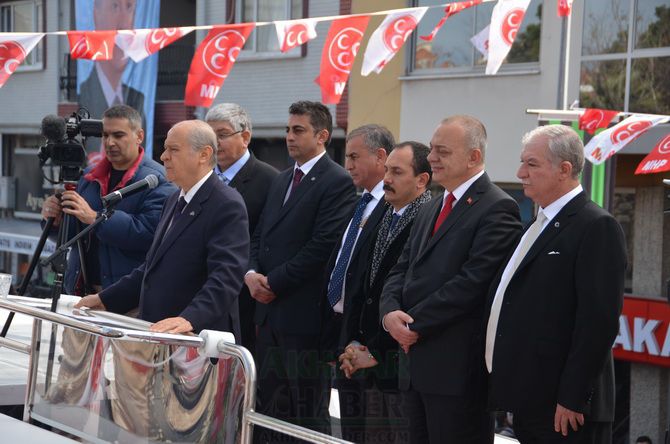 MHP LİDERi DEVLET BAHÇELİ AKHİSARLILAR İLE BULUŞTU